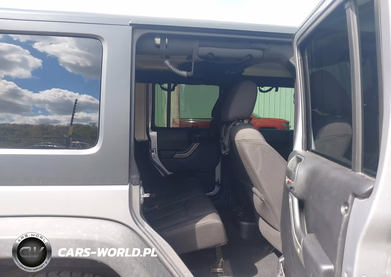2014 Jeep Wrangler Unlimited Sport VIN:1C4BJWDG8EL155627 - 8