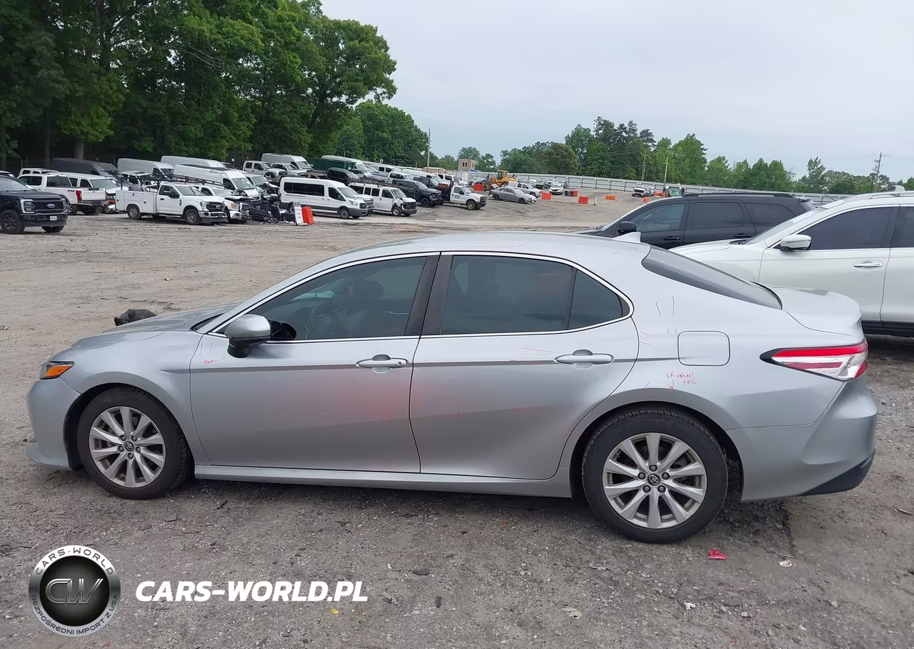 2019 Toyota Camry Le VIN:4T1B11HK7KU846280 - 14