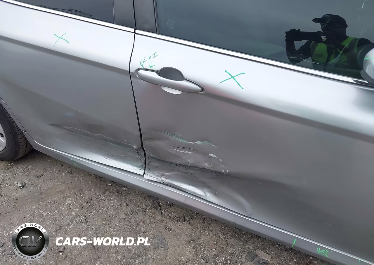 2019 Toyota Camry Le VIN:4T1B11HK7KU846280 - 17