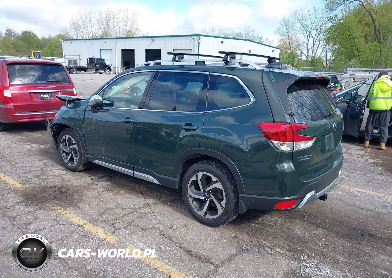 2023 Subaru Forester Touring VIN:JF2SKARC9PH497102 - 3