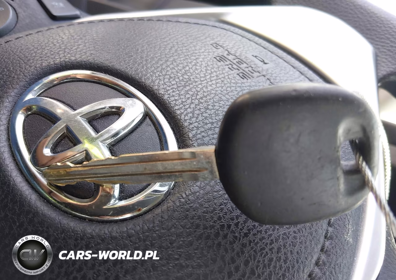 2017 Toyota Corolla L VIN:5YFBURHEXHP610393 - 11