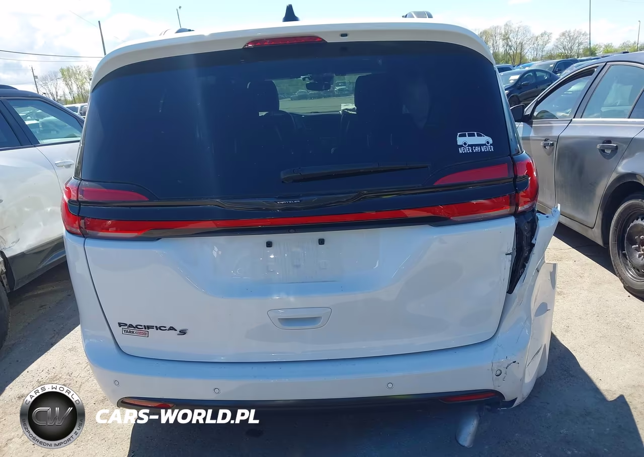 2024 Chrysler Pacifica Touring L VIN:2C4RC1BG8RR190020 - 16