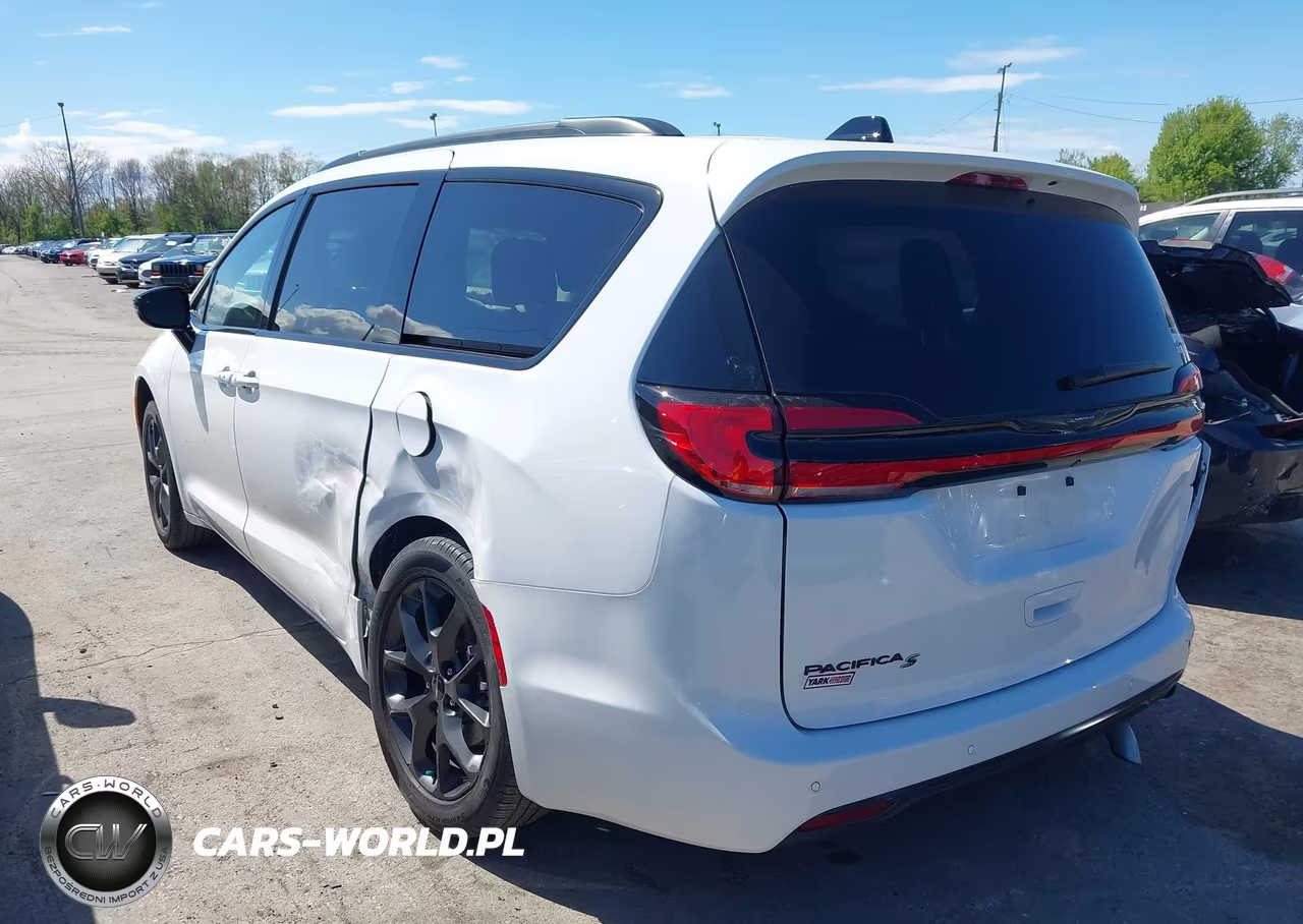 2024 Chrysler Pacifica Touring L VIN:2C4RC1BG8RR190020 - 3