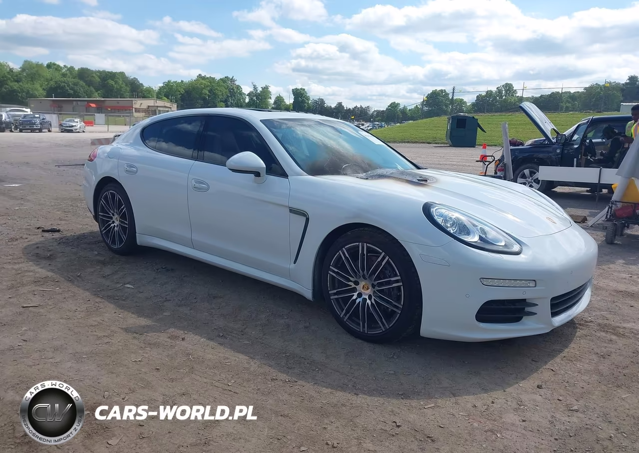 2015 Porsche Panamera 4