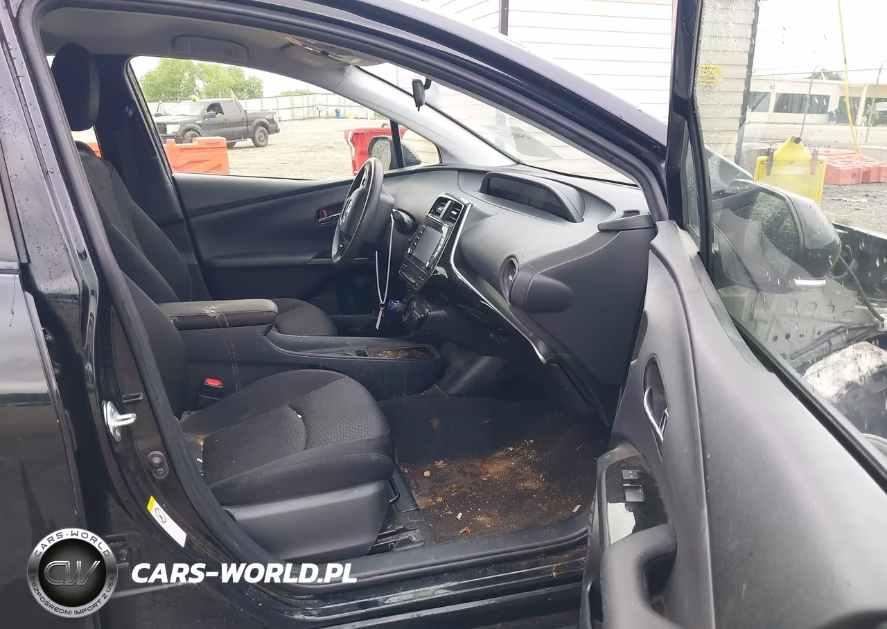 2021 Toyota Prius Le VIN:JTDKAMFU3M3150065 - 5