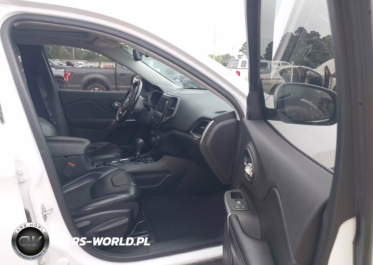 2019 Jeep Cherokee Latitude Plus Fwd VIN:1C4PJLLX9KD419854 - 5