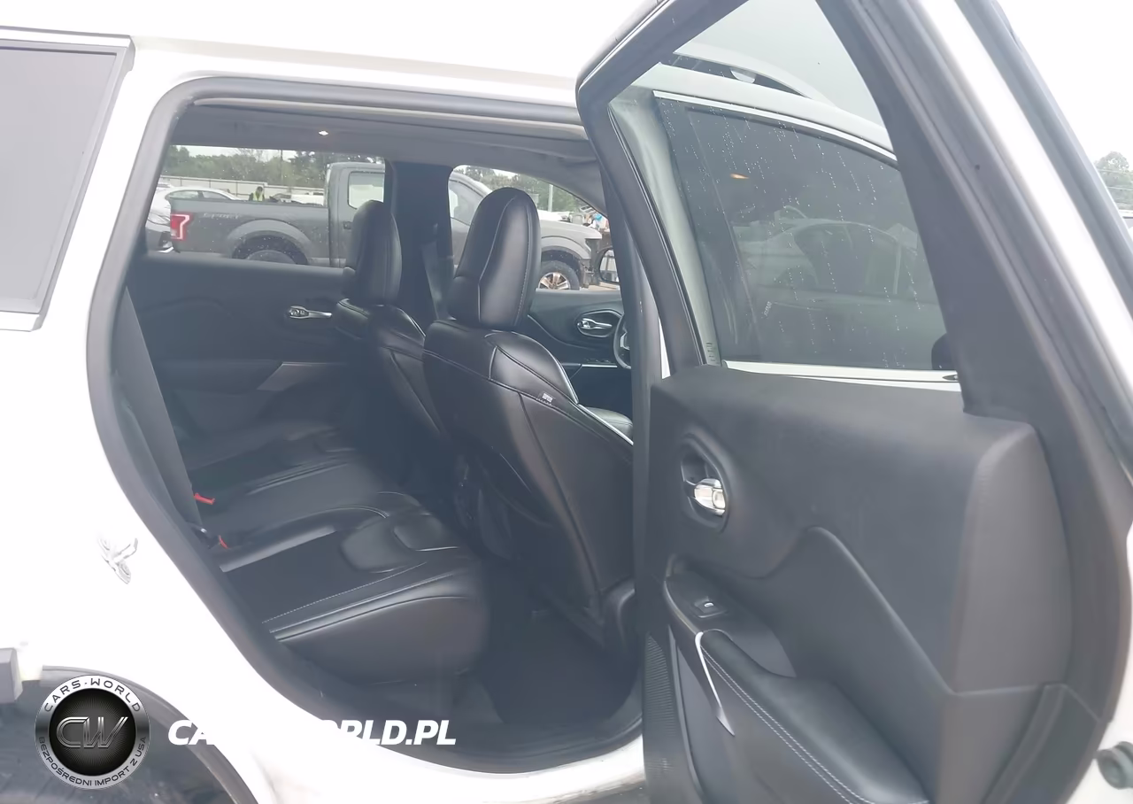 2019 Jeep Cherokee Latitude Plus Fwd VIN:1C4PJLLX9KD419854 - 8