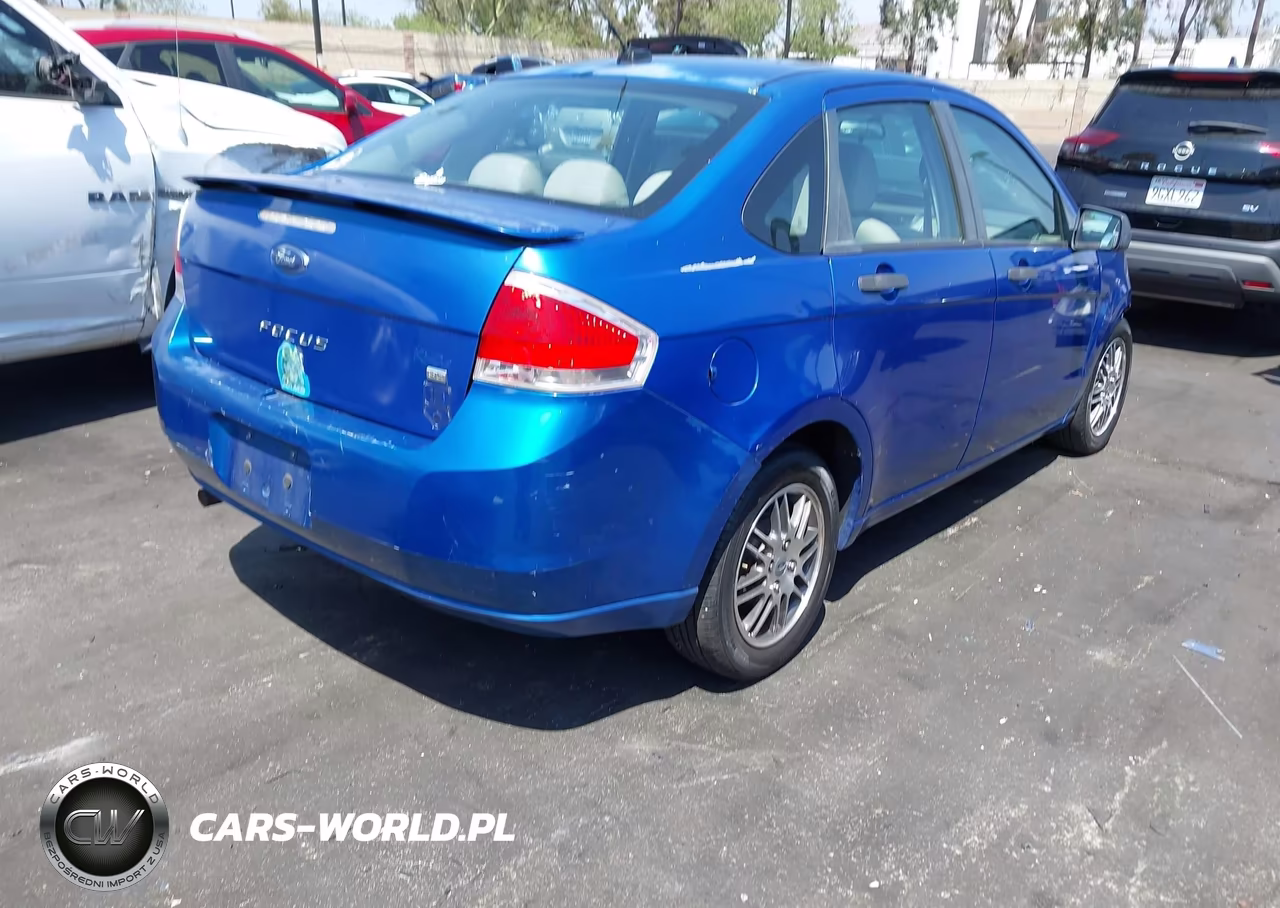 2010 Ford Focus Se VIN:1FAHP3FN7AW242193 - 4