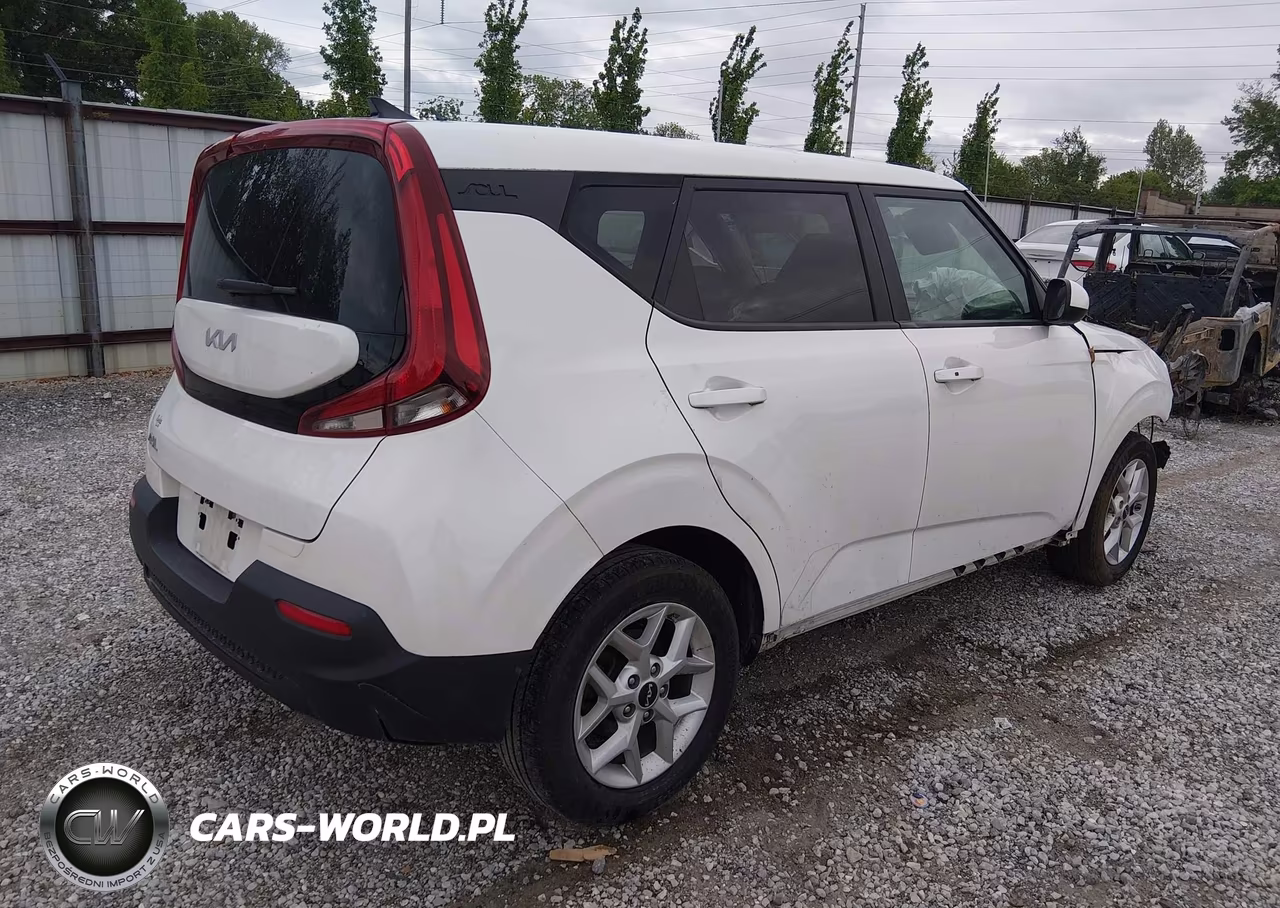 2022 Kia Soul S VIN:KNDJ23AU3N7165962 - 4