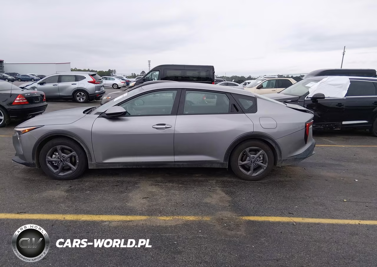 2025 Kia K4 Lxs VIN:3KPFT4DE1SE186317 - 14