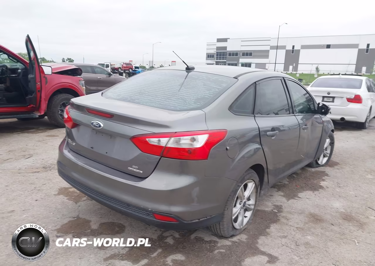 2013 Ford Focus Se VIN:1FADP3F22DL351588 - 4