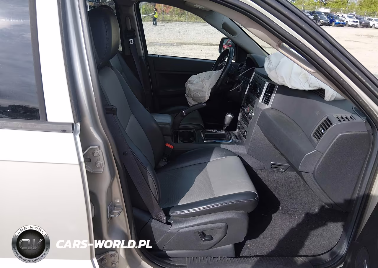 2009 Jeep Grand Cherokee Laredo VIN:1J8GR48K19C536414 - 5