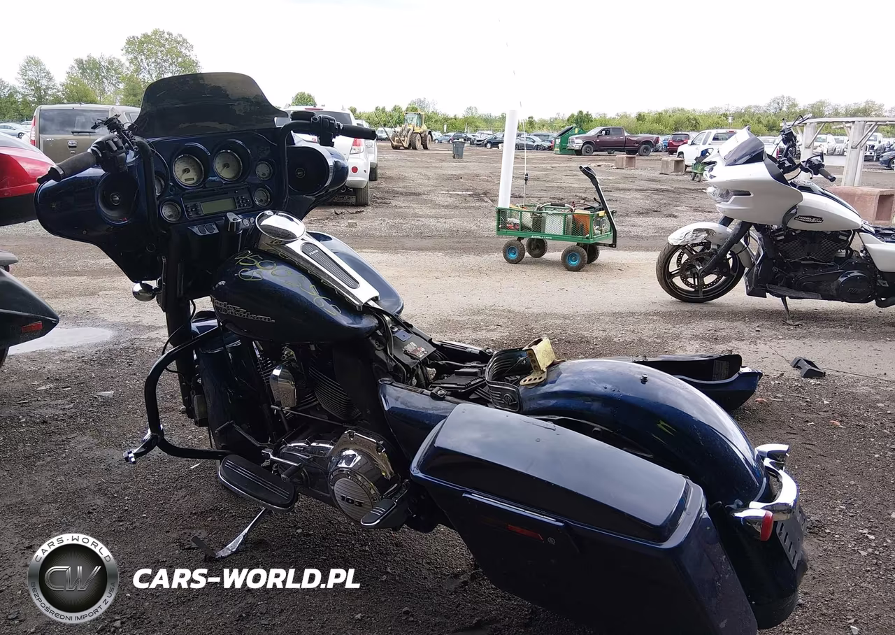 2012 Harley-Davidson Flhx Street Glide VIN:1HD1KBM15CB623098 - 3