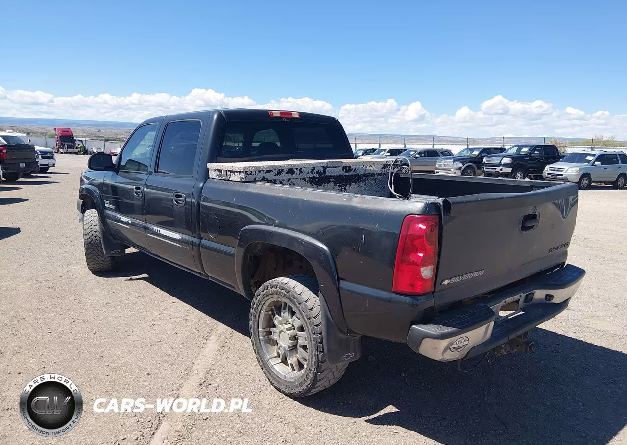 2003 Chevrolet Silverado 2500Hd Ls VIN:1GCHC23133F105675 - 3