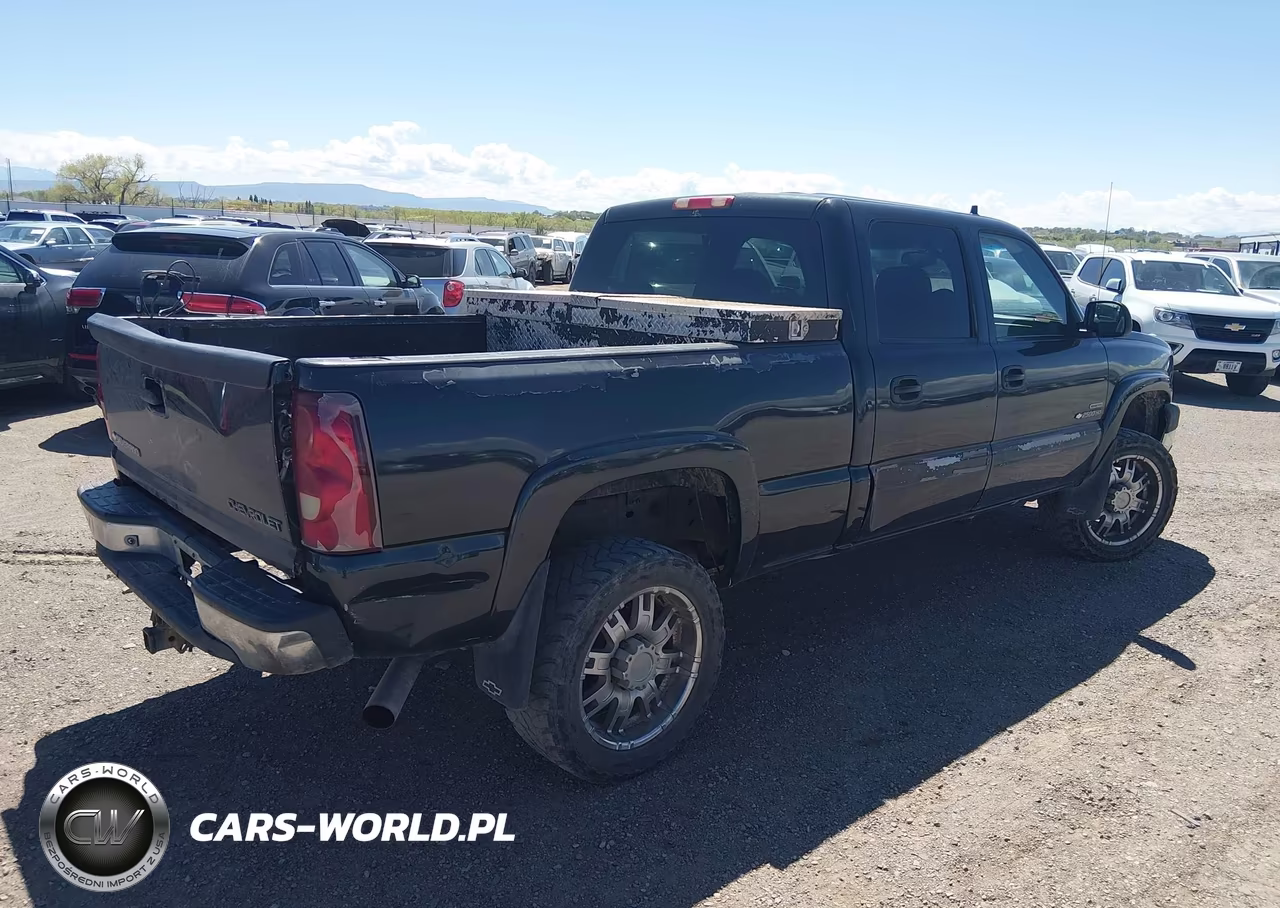 2003 Chevrolet Silverado 2500Hd Ls VIN:1GCHC23133F105675 - 4