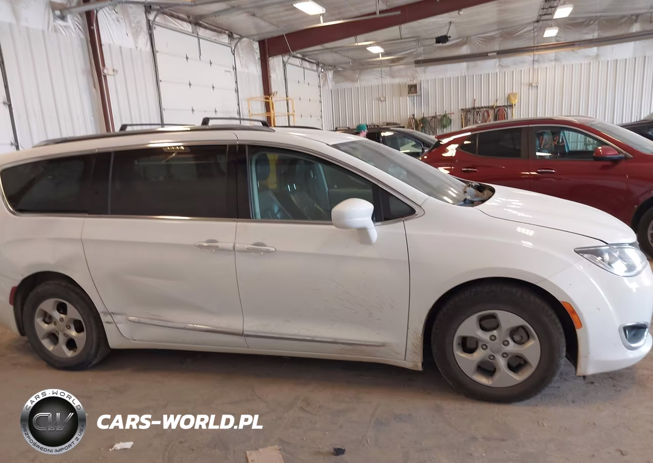 2017 Chrysler Pacifica Touring-L Plus VIN:2C4RC1EG6HR677016 - 13