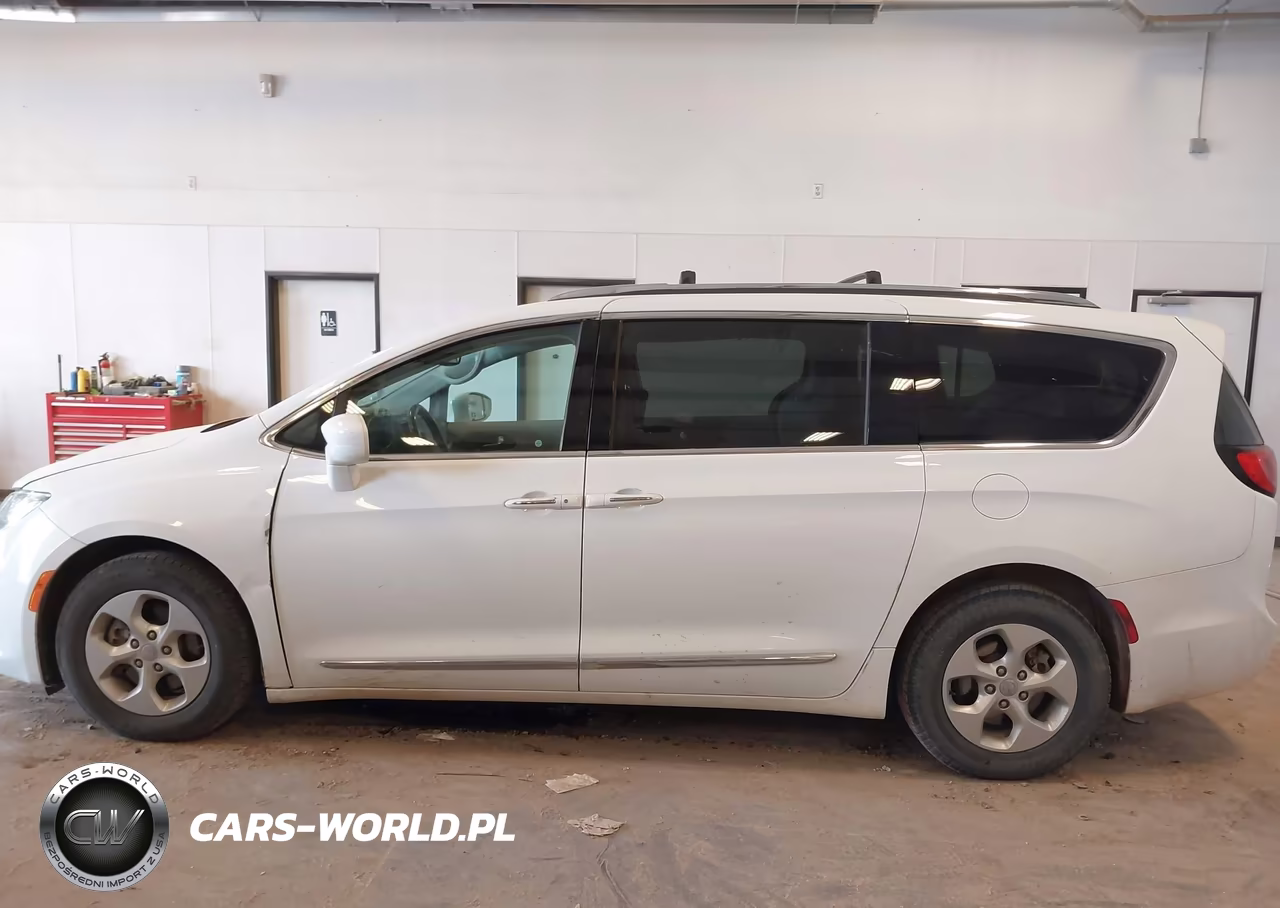 2017 Chrysler Pacifica Touring-L Plus VIN:2C4RC1EG6HR677016 - 14