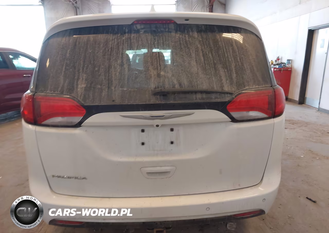 2017 Chrysler Pacifica Touring-L Plus VIN:2C4RC1EG6HR677016 - 16