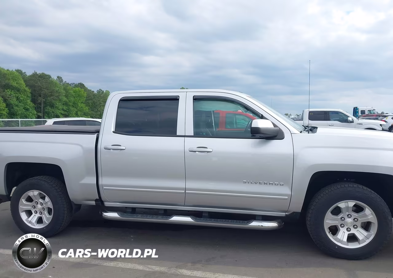 2018 Chevrolet Silverado 1500 2Lt VIN:3GCUKREC7JG600112 - 13