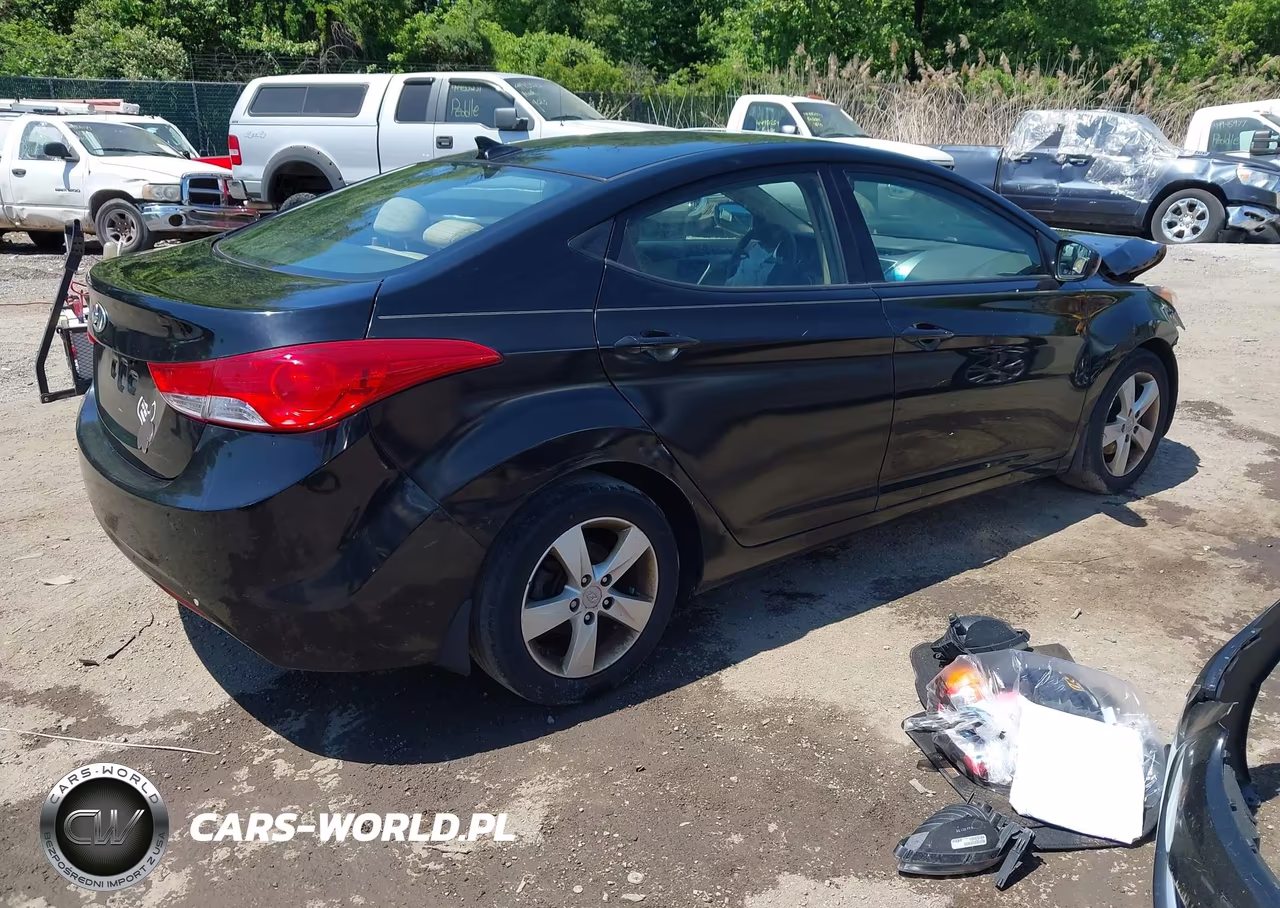 2013 Hyundai Elantra Gls VIN:5NPDH4AE1DH350449 - 4