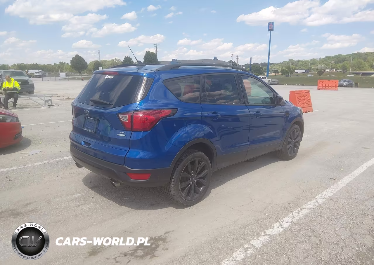 2019 Ford Escape Se VIN:1FMCU0GDXKUB02052 - 4