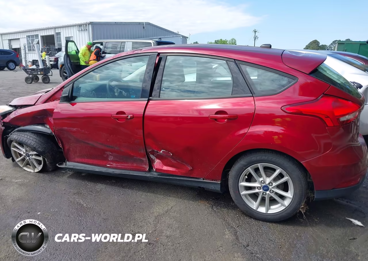 2016 Ford Focus Se VIN:1FADP3K29GL327900 - 14