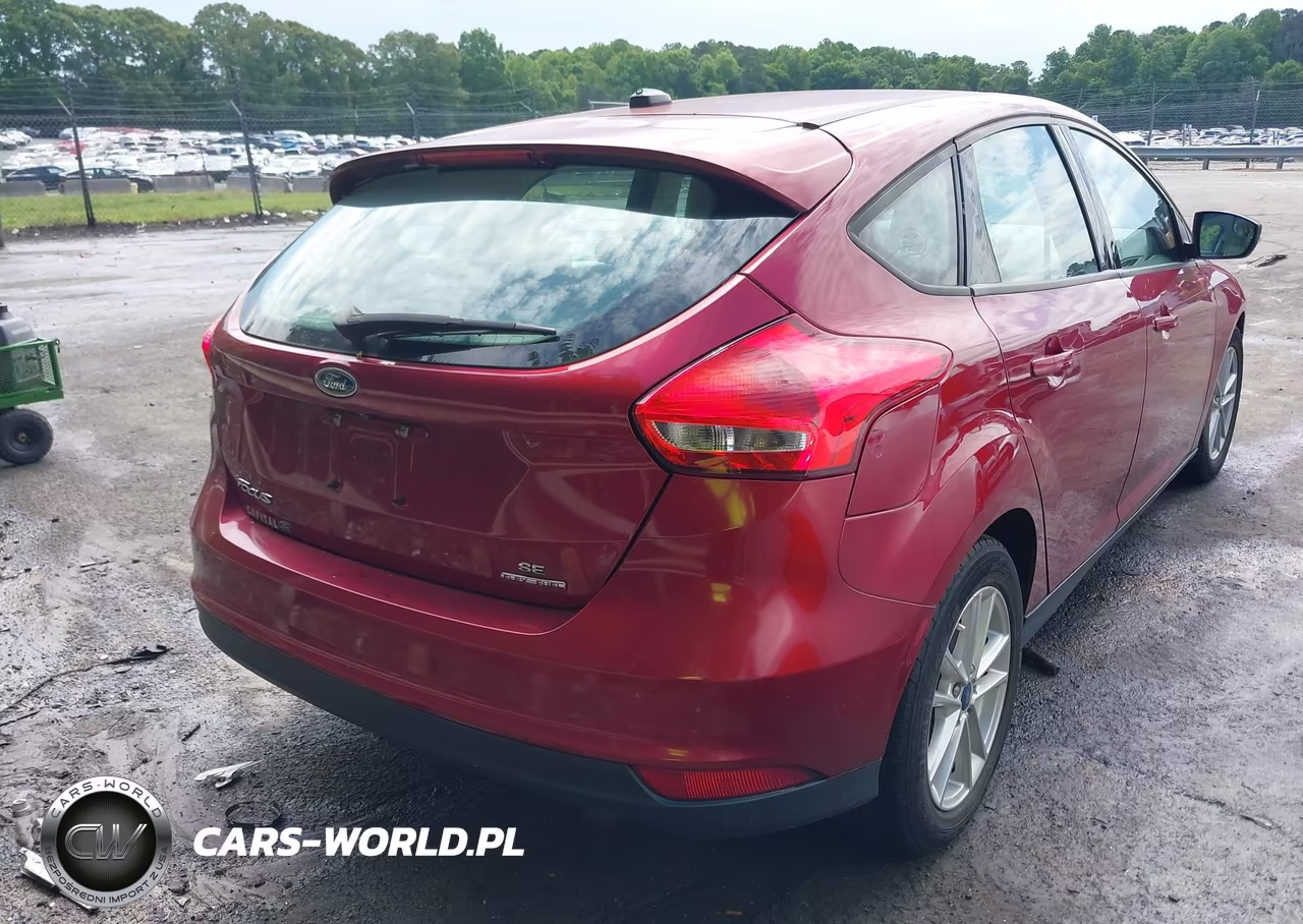 2016 Ford Focus Se VIN:1FADP3K29GL327900 - 4