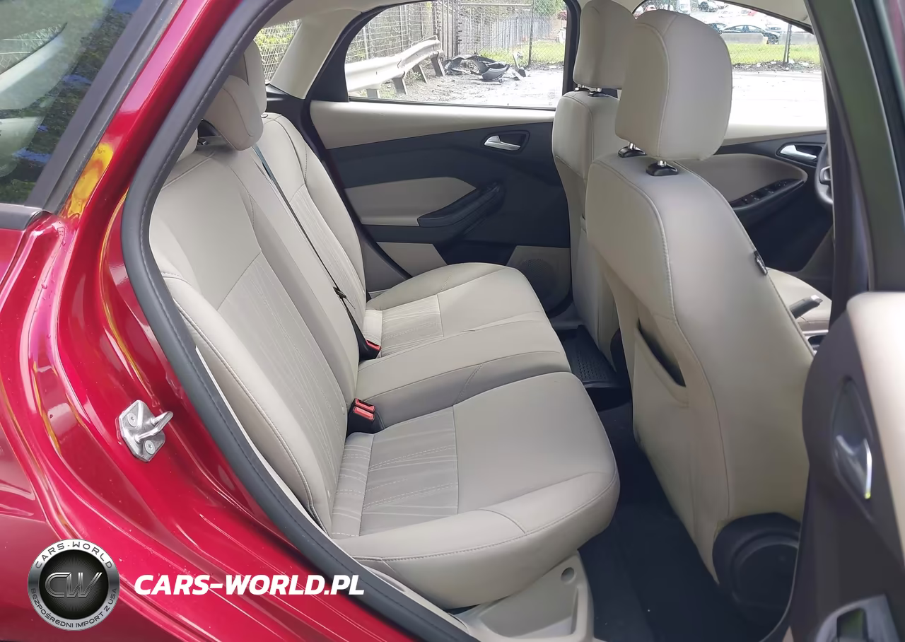 2016 Ford Focus Se VIN:1FADP3K29GL327900 - 8