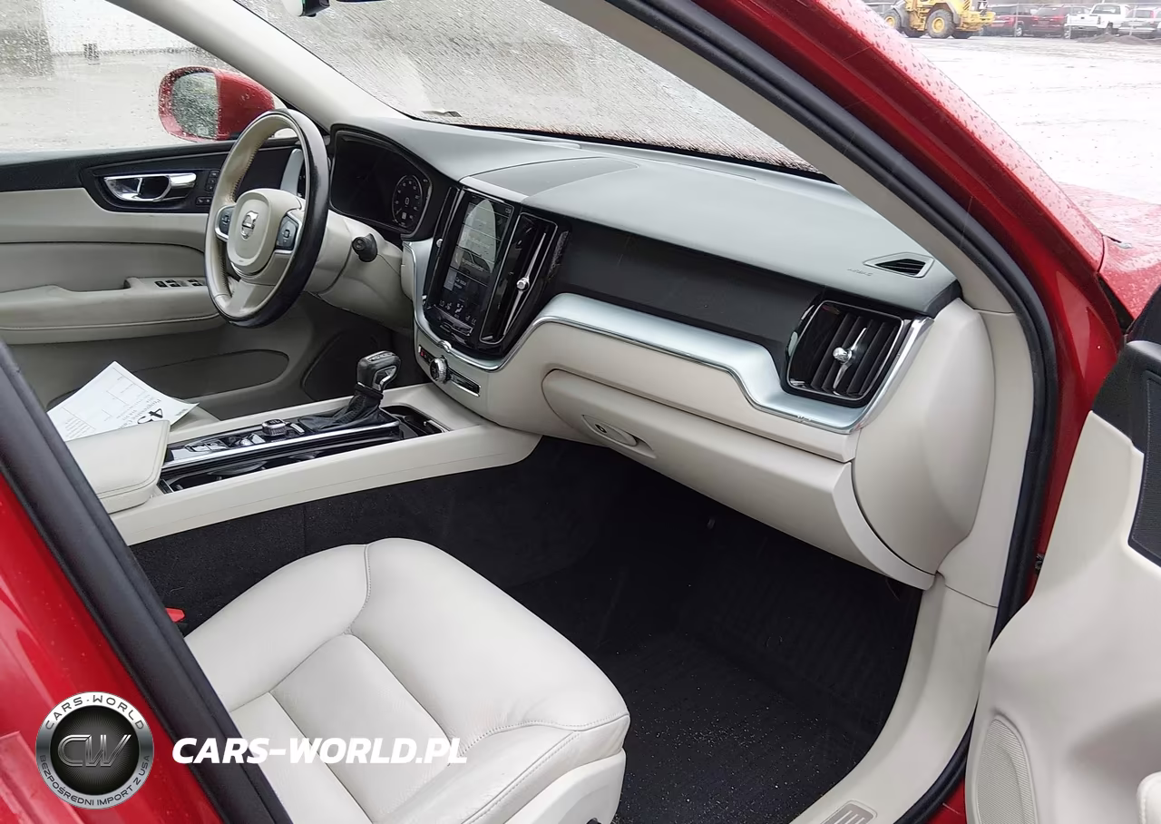 2018 Volvo Xc60 T6 Momentum VIN:YV4A22RKXJ1025589 - 5