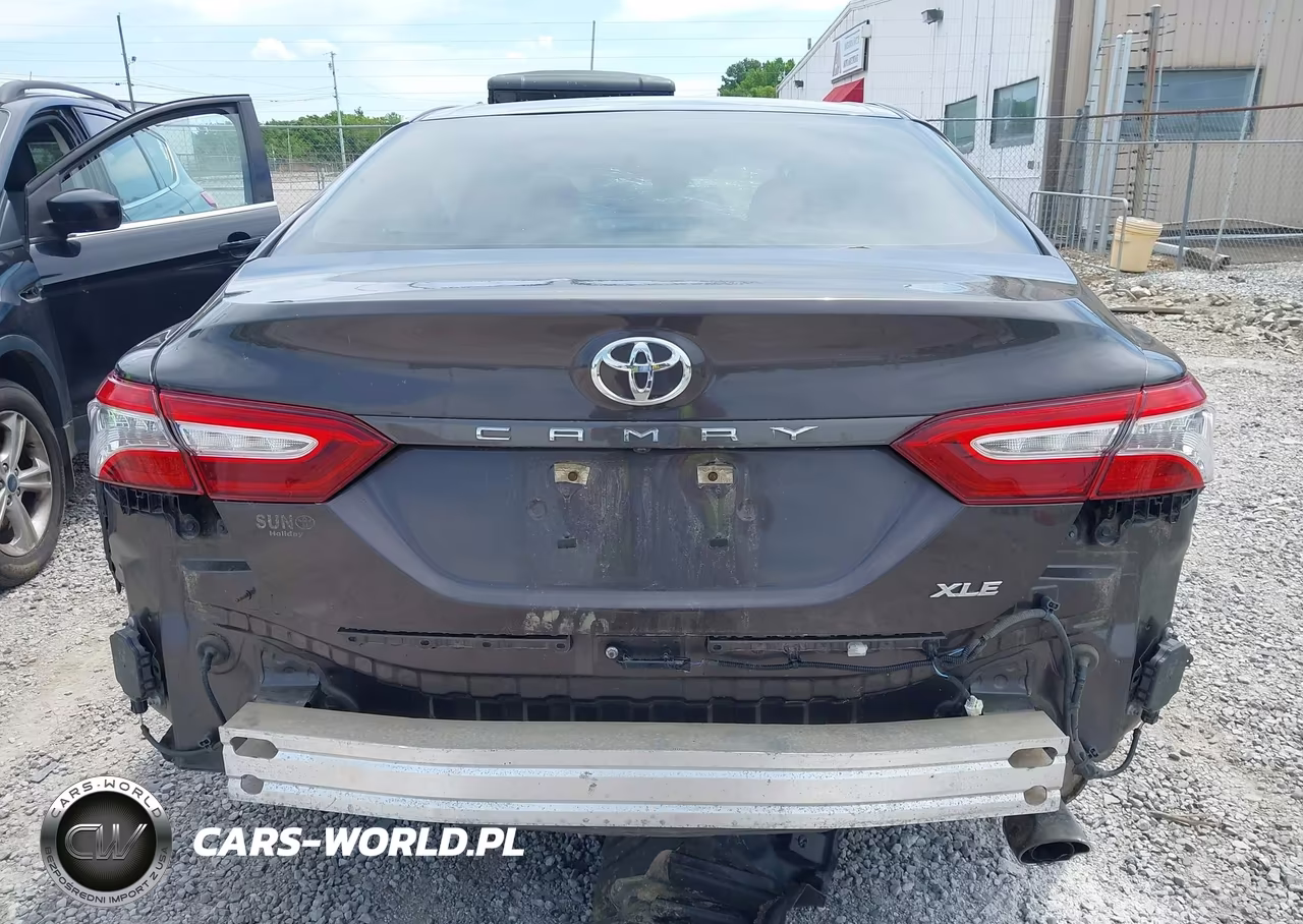 2018 Toyota Camry L-Le-Se-Xle VIN:4T1B11HK3JU501276 - 17