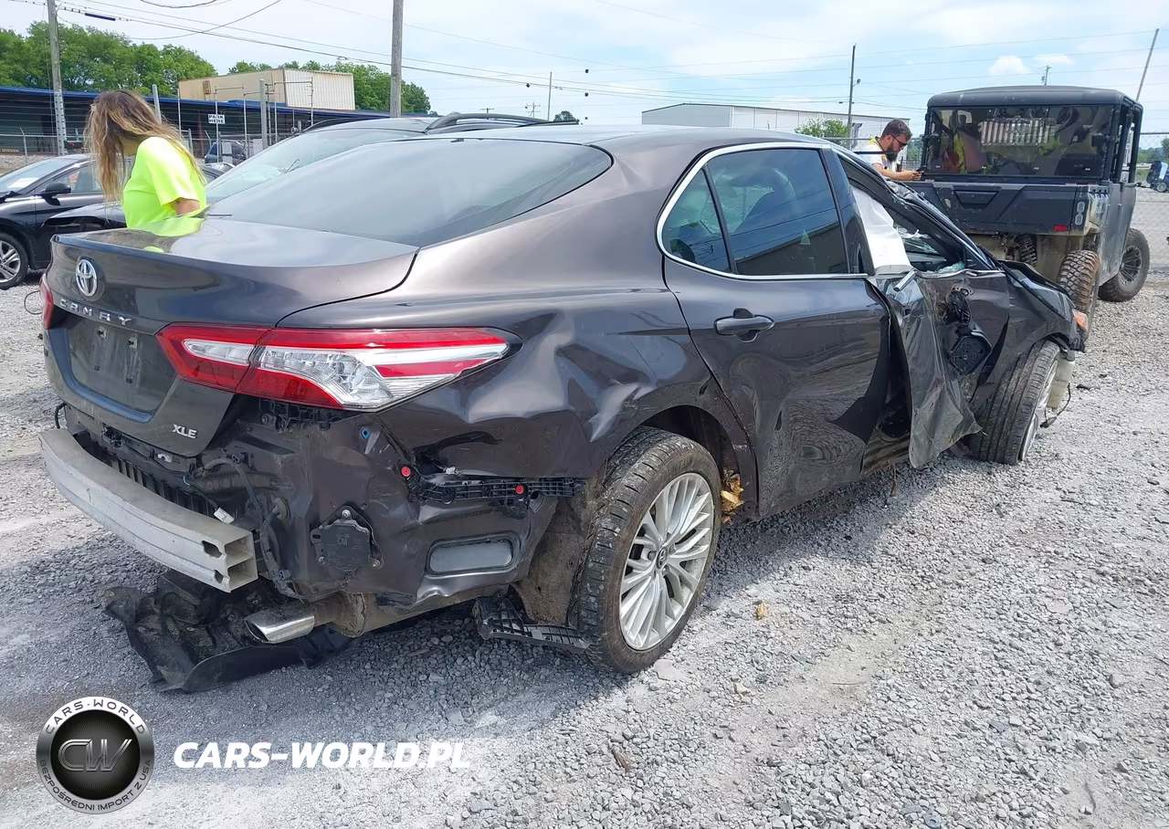 2018 Toyota Camry L-Le-Se-Xle VIN:4T1B11HK3JU501276 - 4