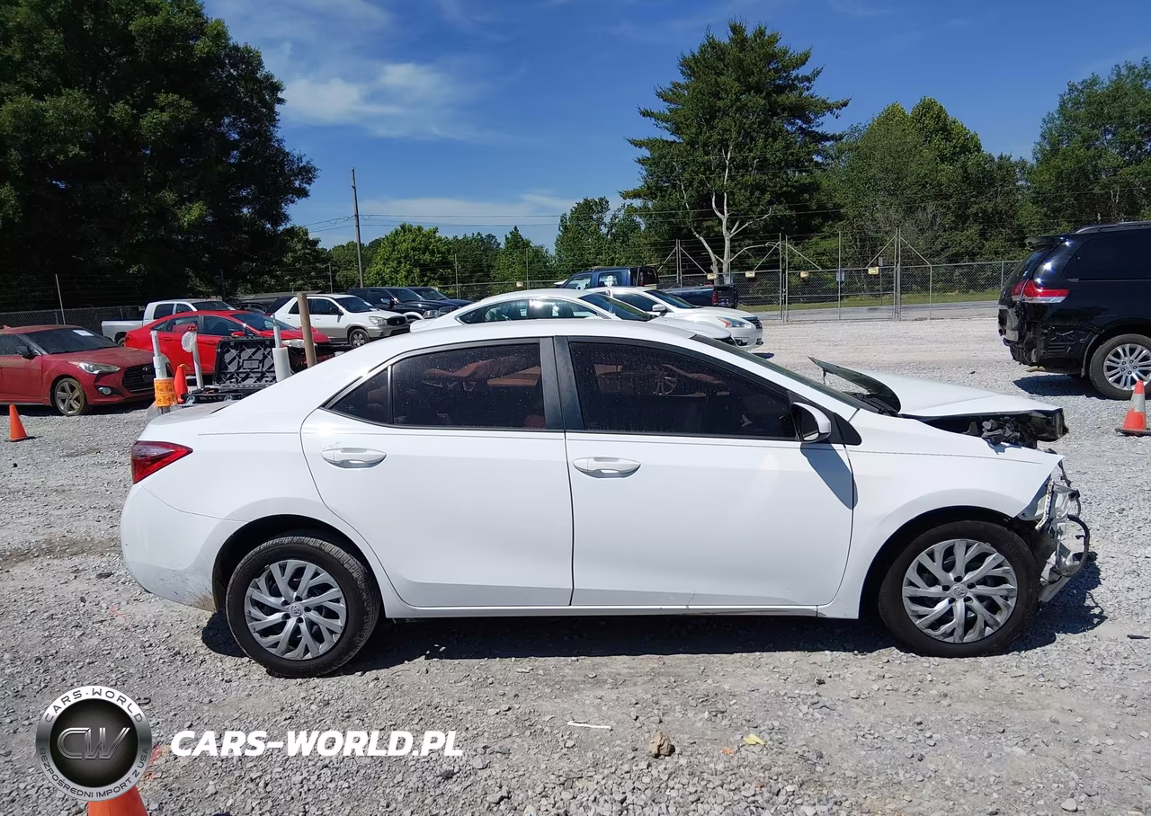 2019 Toyota Corolla Le VIN:5YFBURHE8KP883890 - 13