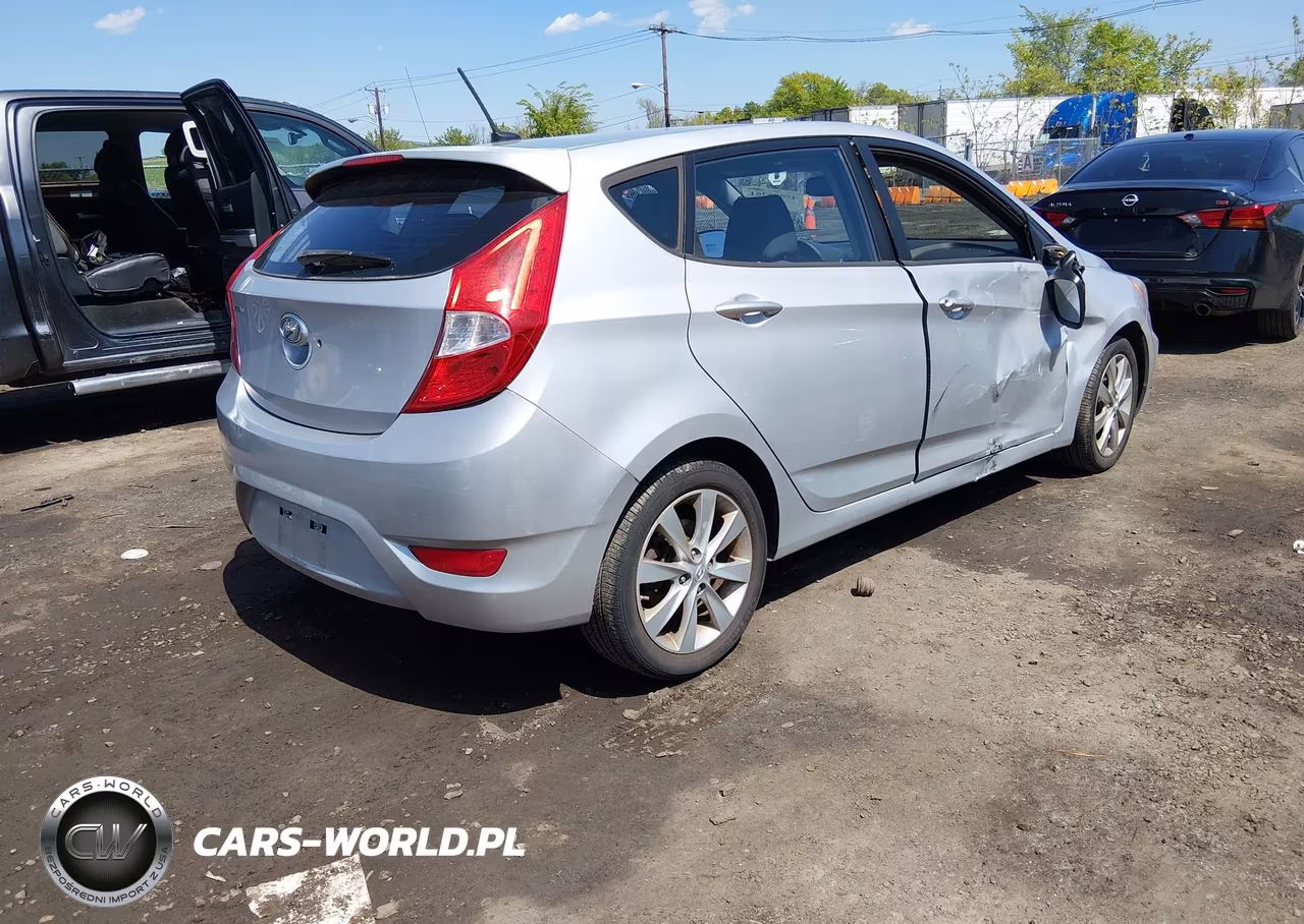 2013 Hyundai Accent Se VIN:KMHCU5AE6DU060836 - 4