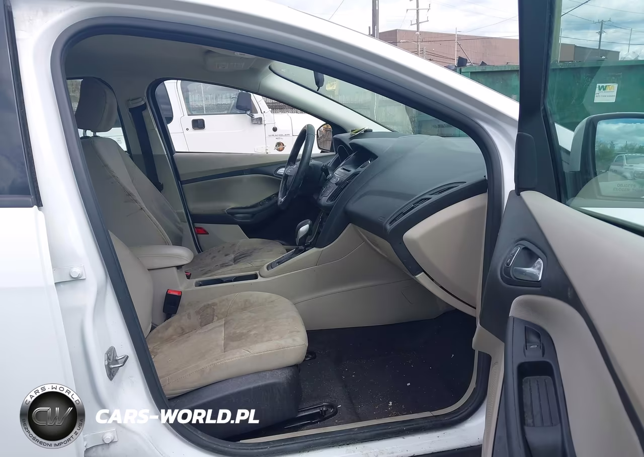 2017 Ford Focus Se VIN:1FADP3K23HL340658 - 5