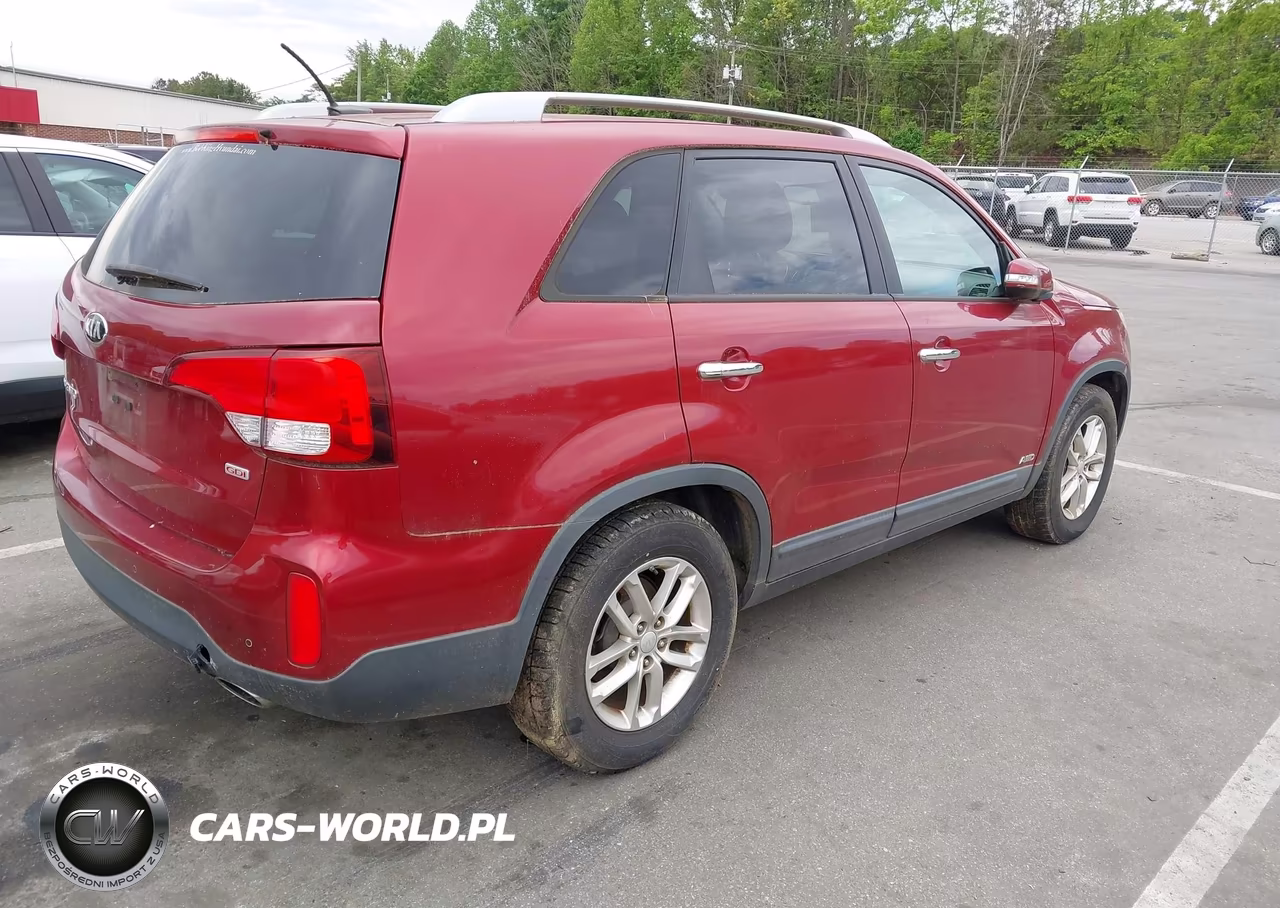 2015 Kia Sorento Lx VIN:5XYKTCA60FG561533 - 4