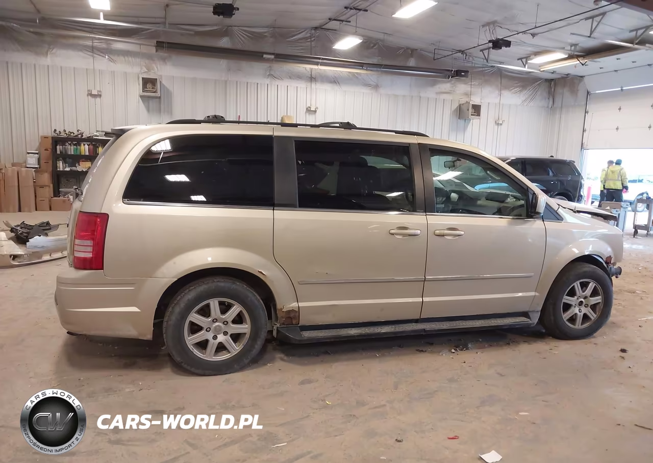 2010 Chrysler Town & Country Touring Plus VIN:2A4RR8D14AR357536 - 13