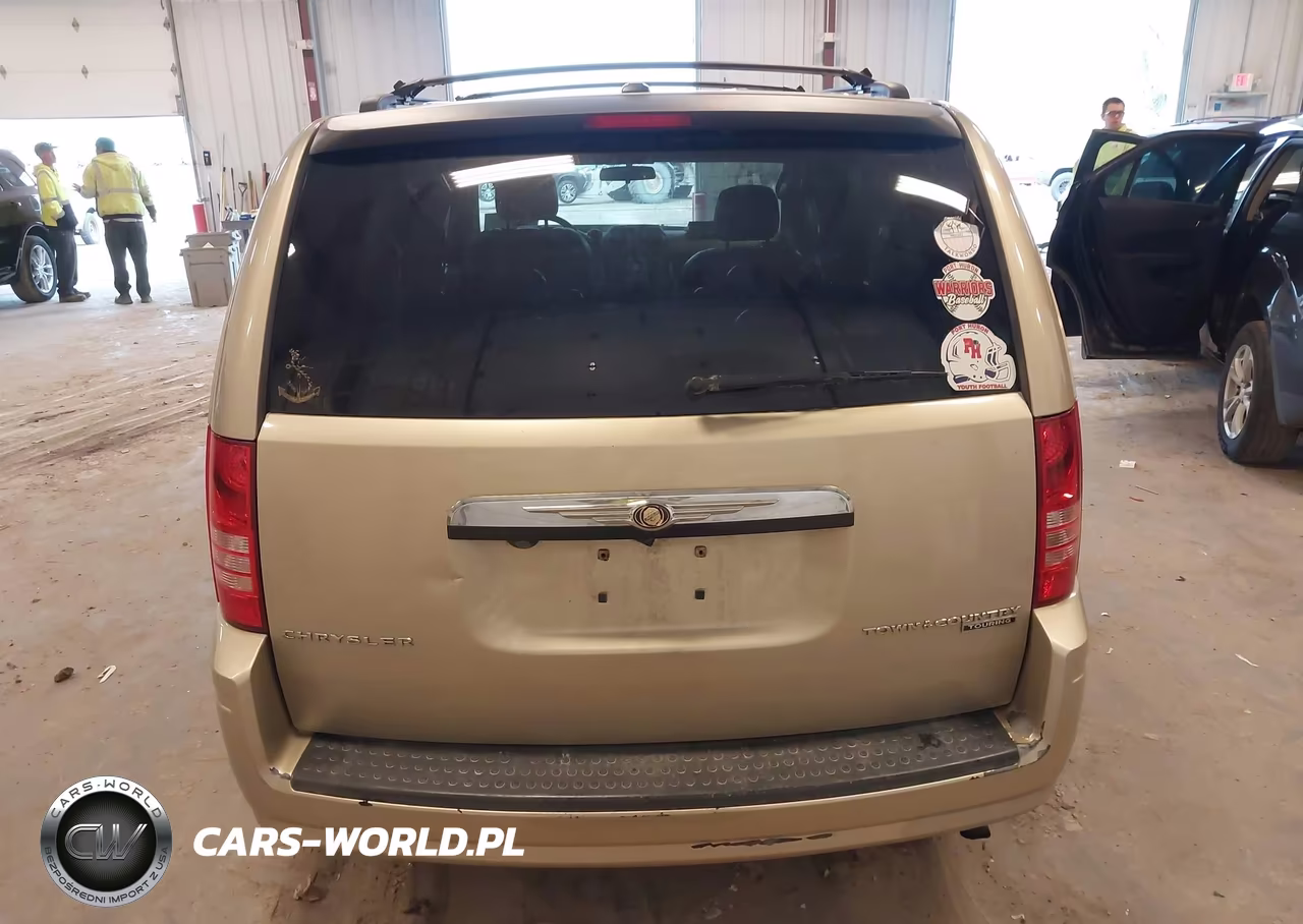 2010 Chrysler Town & Country Touring Plus VIN:2A4RR8D14AR357536 - 16