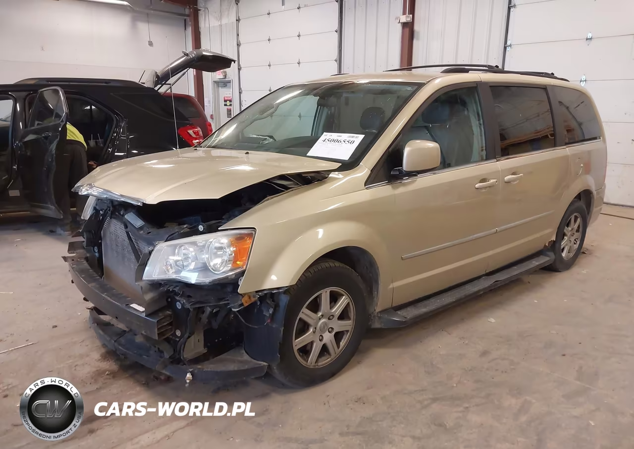 2010 Chrysler Town & Country Touring Plus VIN:2A4RR8D14AR357536 - 2