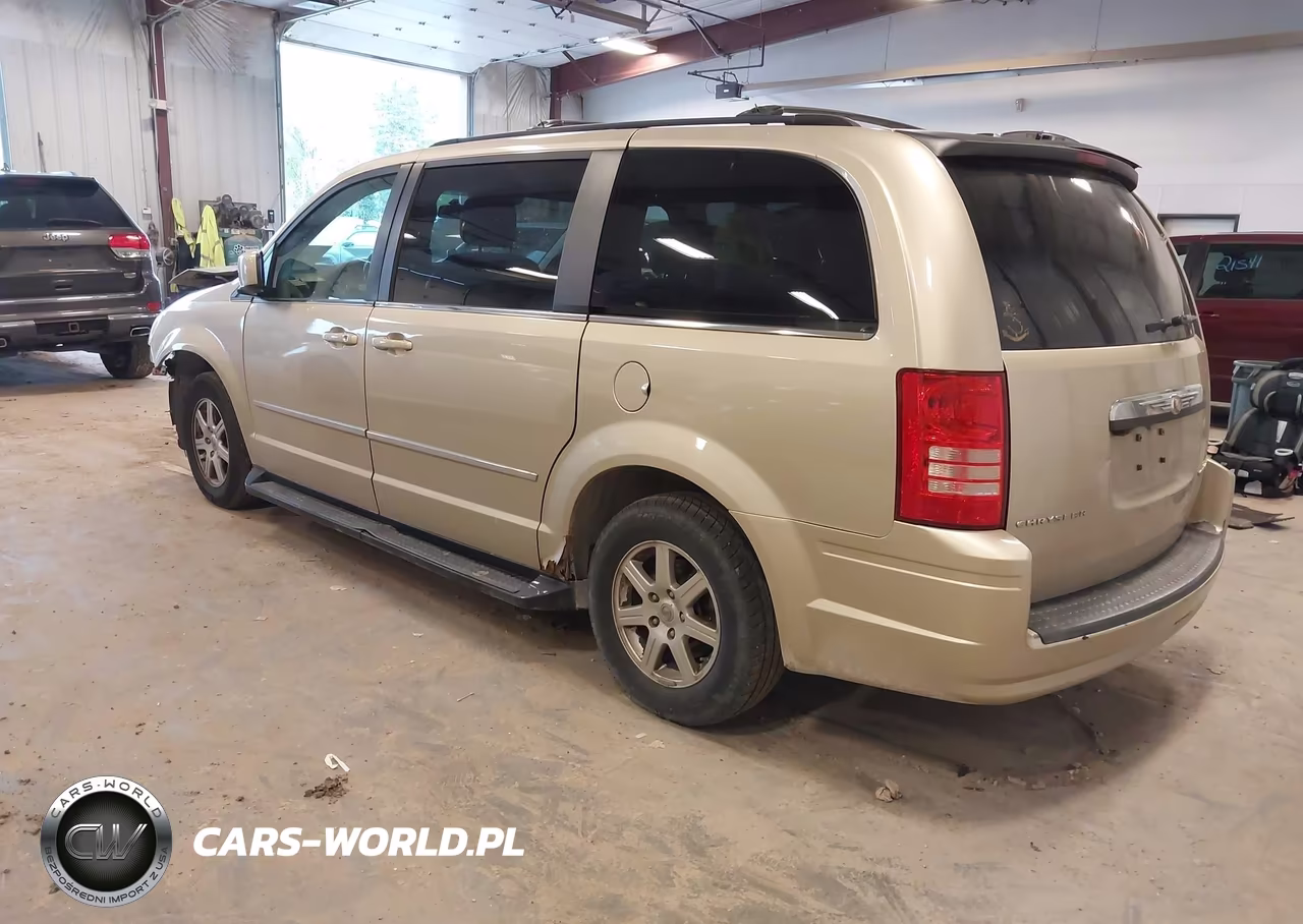 2010 Chrysler Town & Country Touring Plus VIN:2A4RR8D14AR357536 - 3