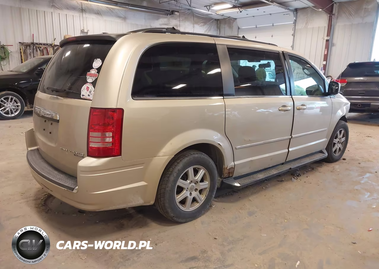 2010 Chrysler Town & Country Touring Plus VIN:2A4RR8D14AR357536 - 4