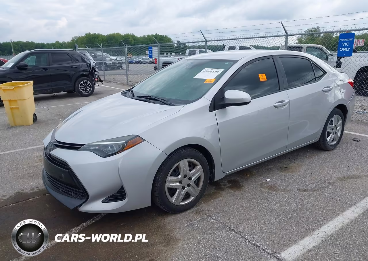 2018 Toyota Corolla Le VIN:2T1BURHE7JC069955 - 2