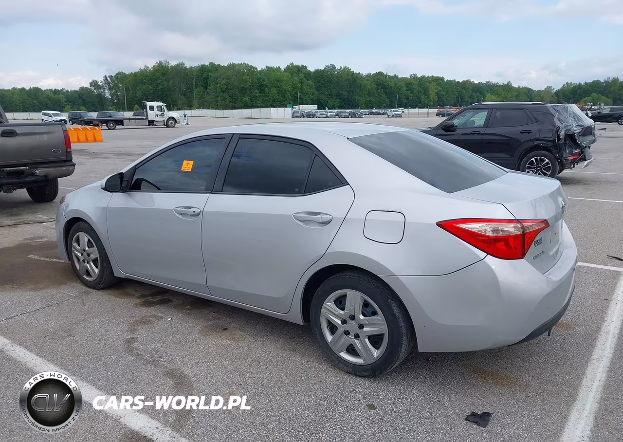 2018 Toyota Corolla Le VIN:2T1BURHE7JC069955 - 3