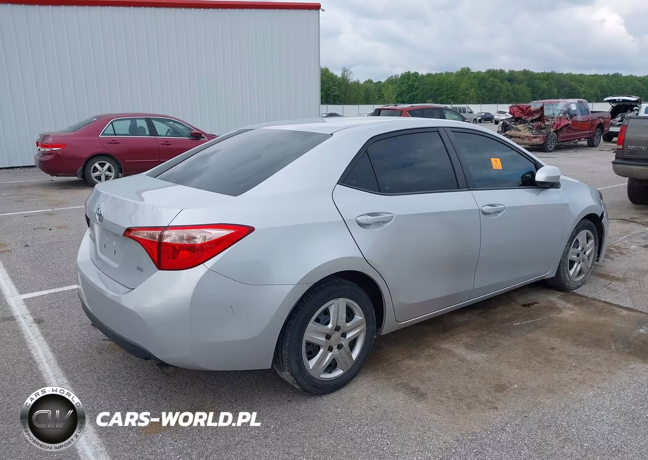 2018 Toyota Corolla Le VIN:2T1BURHE7JC069955 - 4