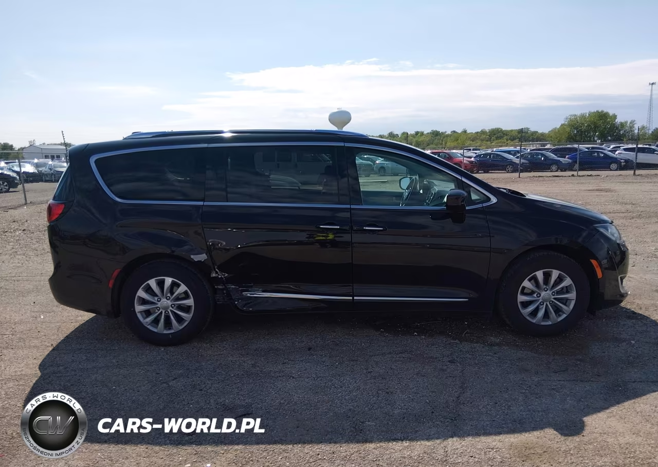 2019 Chrysler Pacifica Touring L VIN:2C4RC1BG5KR613304 - 13