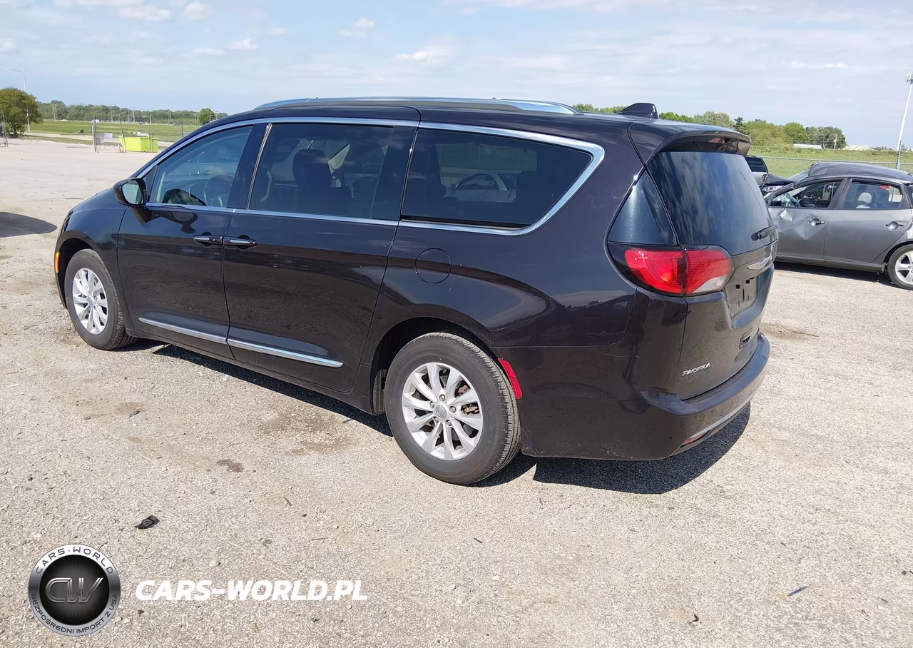 2019 Chrysler Pacifica Touring L VIN:2C4RC1BG5KR613304 - 3