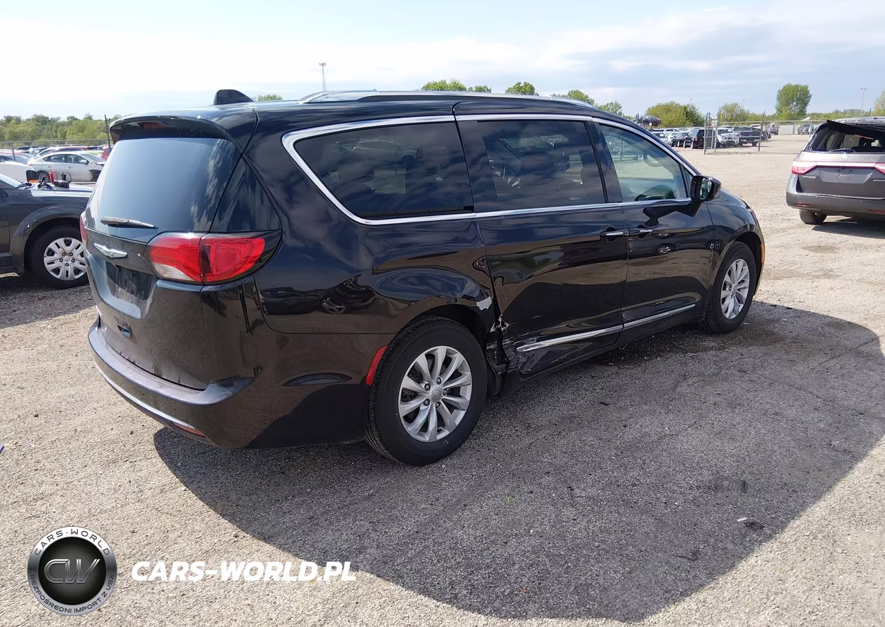 2019 Chrysler Pacifica Touring L VIN:2C4RC1BG5KR613304 - 4