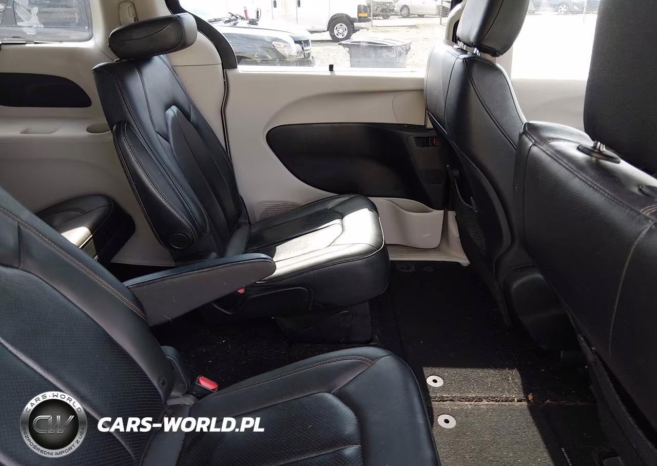 2019 Chrysler Pacifica Touring L VIN:2C4RC1BG5KR613304 - 8