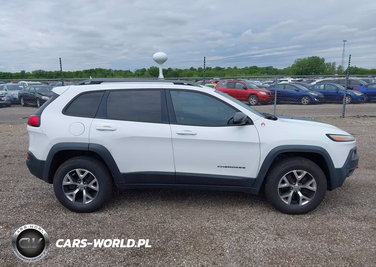 2015 Jeep Cherokee Trailhawk VIN:1C4PJMBS2FW786732 - 13