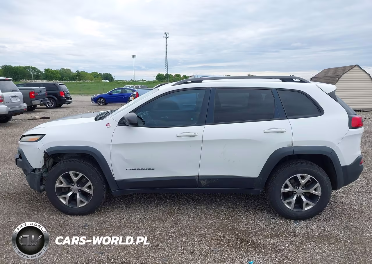 2015 Jeep Cherokee Trailhawk VIN:1C4PJMBS2FW786732 - 14