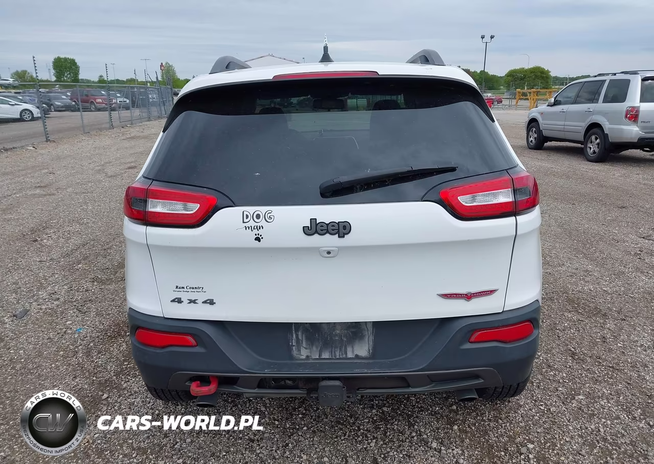 2015 Jeep Cherokee Trailhawk VIN:1C4PJMBS2FW786732 - 16